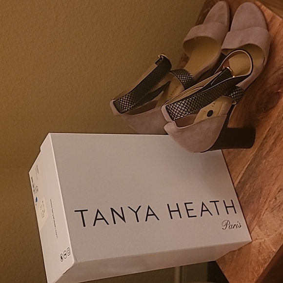 Tanya Heath Dominy Ophidia Strappy Sandal Beige US size 8.75 , EU 39.5 - Picture 2 of 5